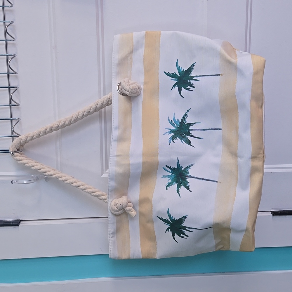 Striped tote w zippered interior pocket NWOT beach Palm Coconut Tree Summer Bag
